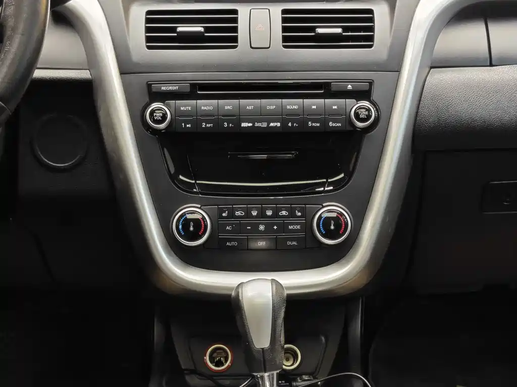Besturn Besturn X80 2015 2.0L Automatic Luxury Edition 2014 - thumbnail 18