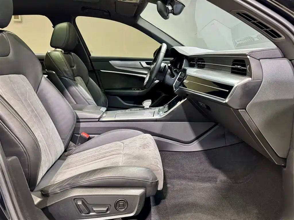 Audi Audi A6L 2019 40 TFSI Luxury Dynamic Model 2019 - thumbnail 18