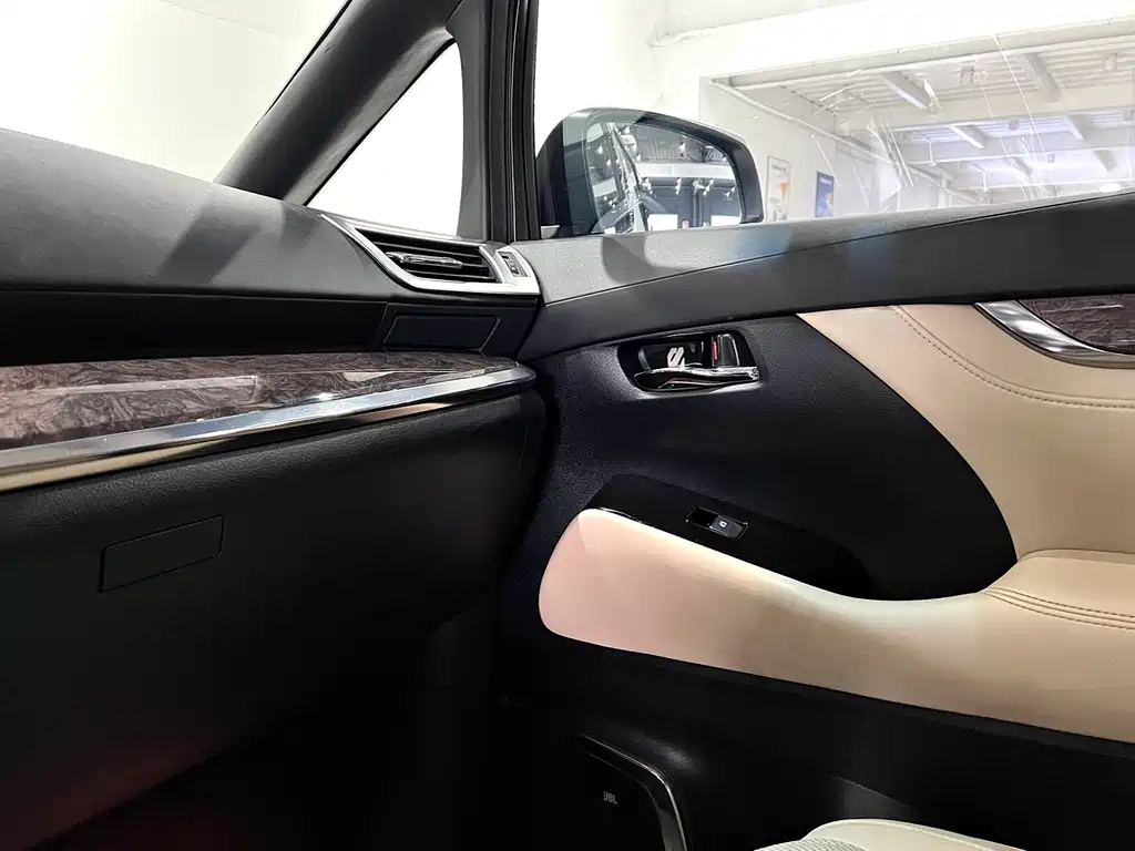 Toyota Alphard 2018 Model Year Facelift 3.5L Executive Version 2018 - thumbnail 24