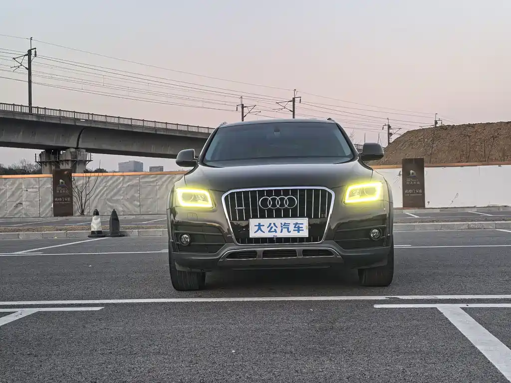 Audi Audi Q5 2018 Heritage Edition 40 TFSI Technology Model 2018 - thumbnail 2