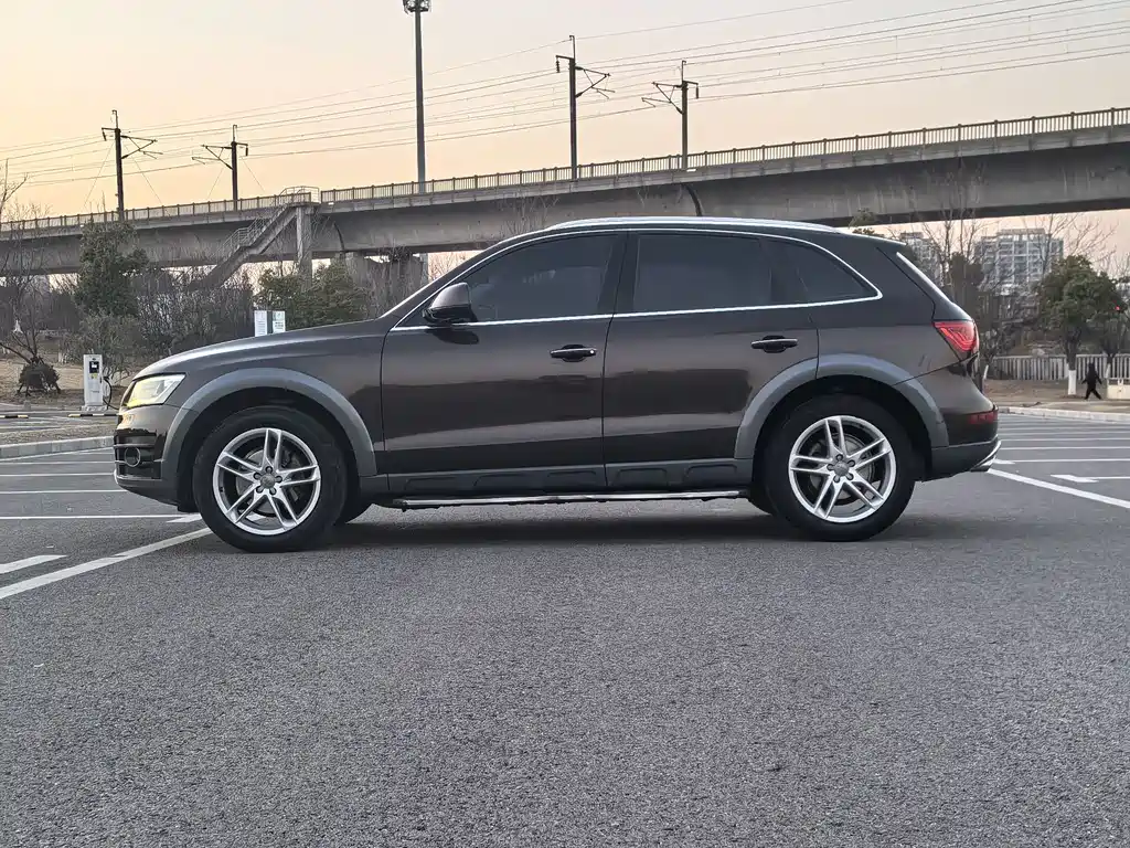 Audi Audi Q5 2018 Heritage Edition 40 TFSI Technology Model 2018 - thumbnail 3