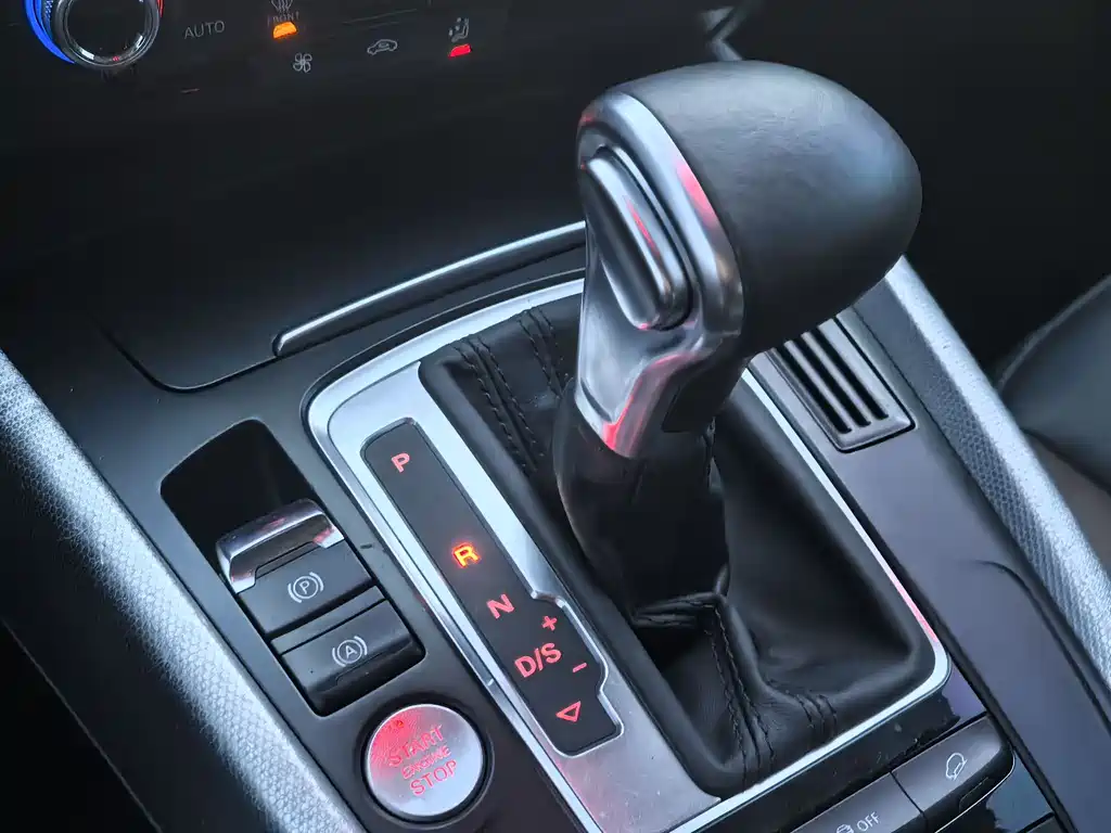 Audi Audi Q5 2018 Heritage Edition 40 TFSI Technology Model 2018 - thumbnail 6