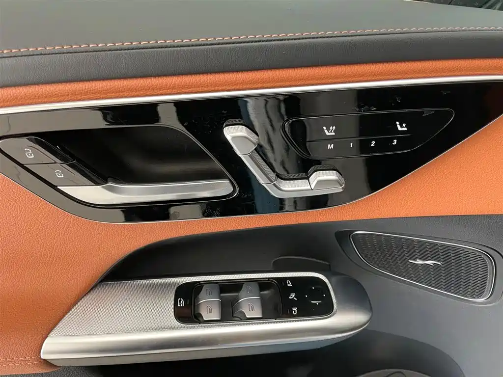 Mercedes-Benz Mercedes-Benz GLC 2023 Facelift GLC 300 L 4MATIC Dynamic Model 5-Seat 2024 - thumbnail 10