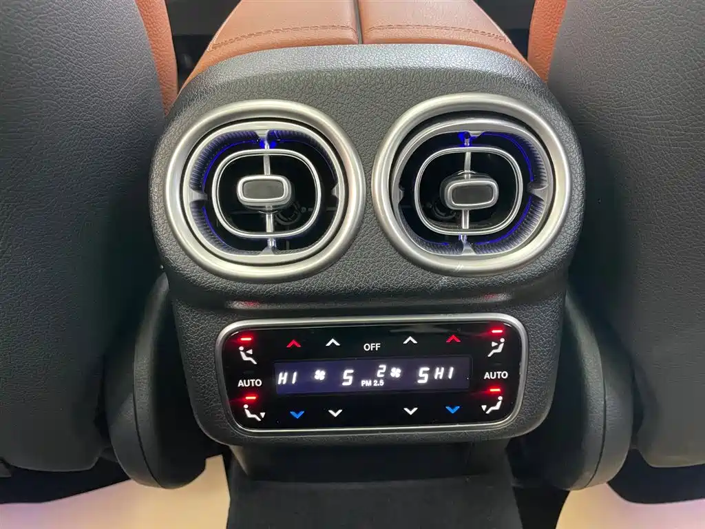 Mercedes-Benz Mercedes-Benz GLC 2023 Facelift GLC 300 L 4MATIC Dynamic Model 5-Seat 2024 - thumbnail 17