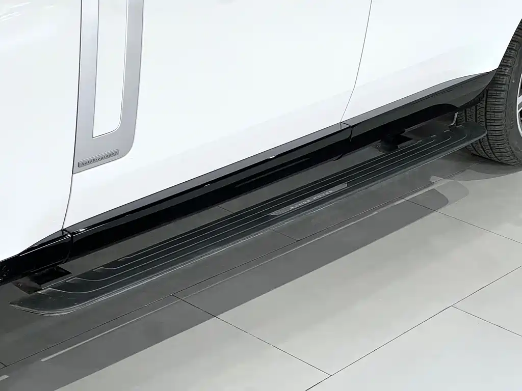 Land Rover Range Rover 2024 3.0 L6 400PS Standard Long Wheelbase 2025 - thumbnail 15