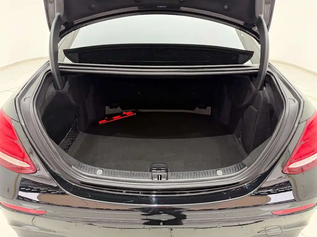 Mercedes-Benz Mercedes-Benz E-Class 2019 Facelift E 300 L Sport Style 2019 - thumbnail 14