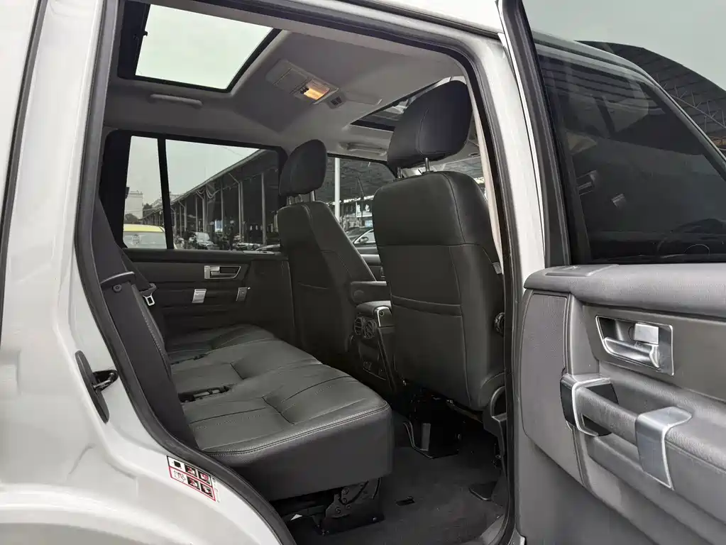 Land Rover Discovery 2016 3.0 SC Black Diamond Edition SE 2016 - thumbnail 9