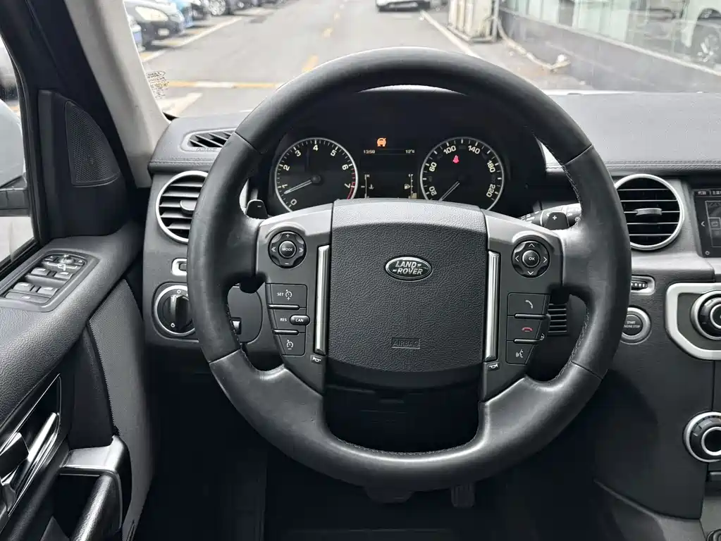Land Rover Discovery 2016 3.0 SC Black Diamond Edition SE 2016 - thumbnail 11