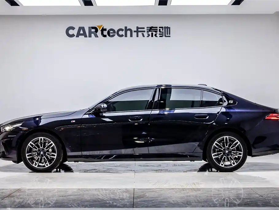 BMW BMW 5 Series 2025 530Li Leading Model M Sport Package 2025 - thumbnail 3
