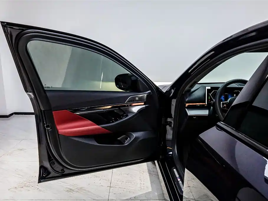BMW BMW 5 Series 2025 530Li Leading Model M Sport Package 2025 - thumbnail 8