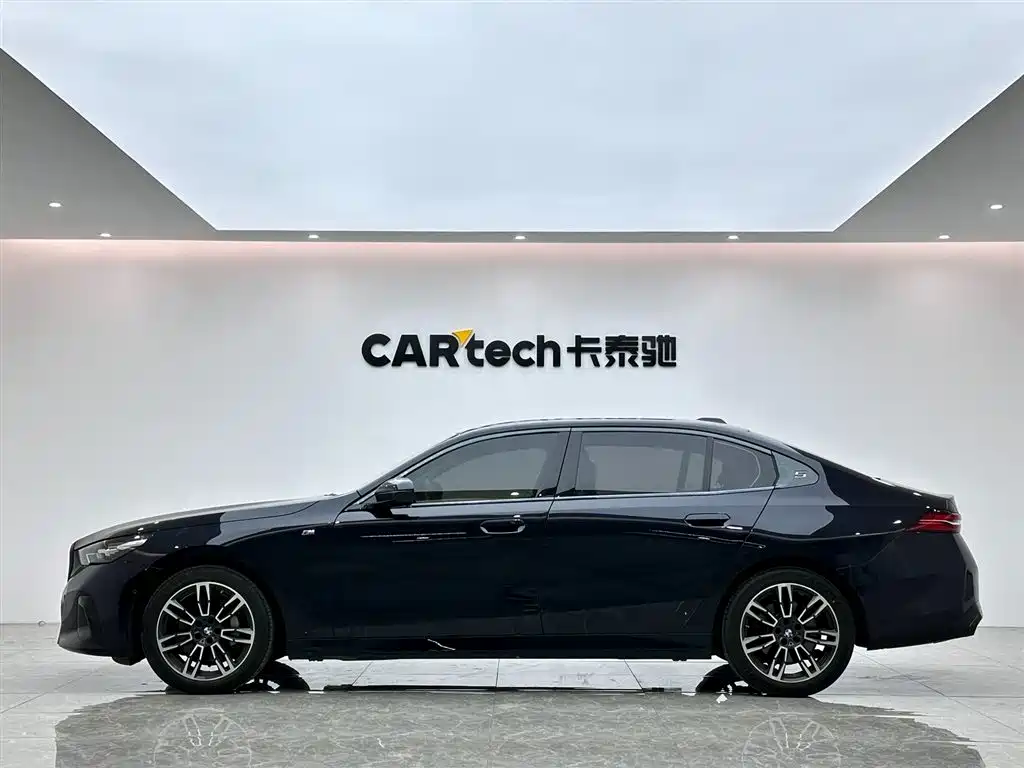 BMW BMW 5 Series 2024 530Li Leading Model M Sport Package 2024 - thumbnail 2