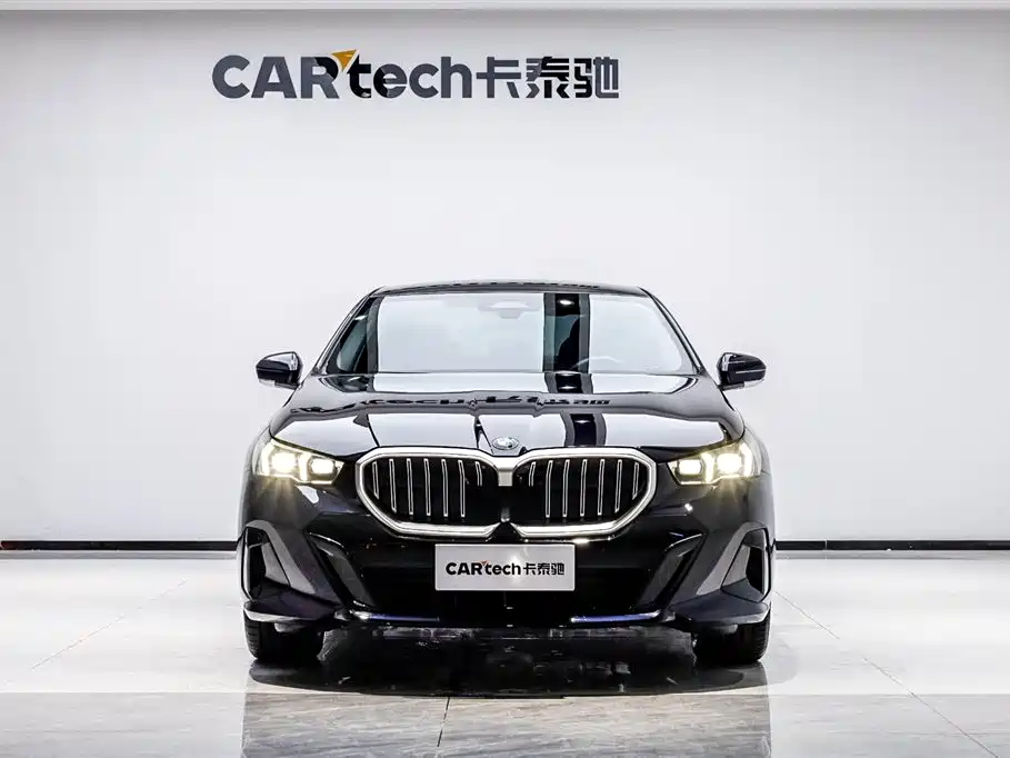 BMW BMW 5 Series 2024 530Li Leading Model M Sport Package 2025 - thumbnail 2
