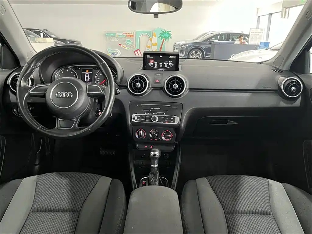Audi Audi A1 2016 30 TFSI Sportback Design Edition 2017 - thumbnail 6