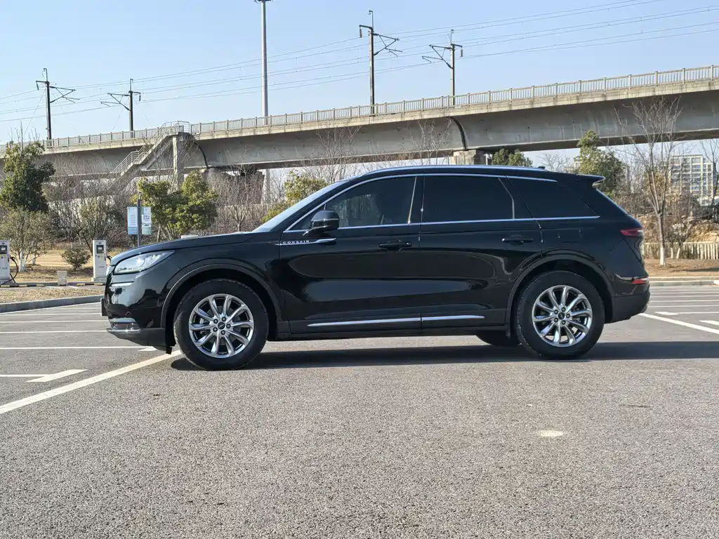 Lincoln Liberator 2020 2.0T Two-Wheel Drive Premium Edition 2020 - thumbnail 3