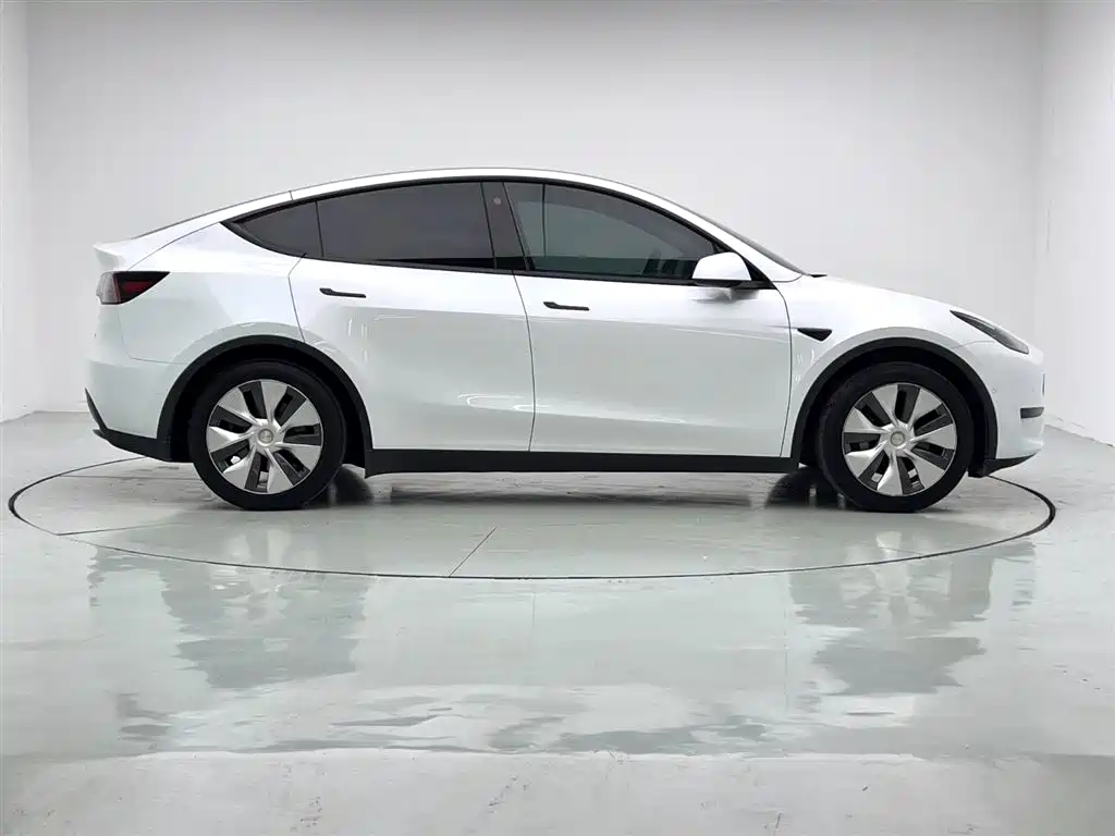 Tesla Model Y 2022 Rear-Wheel Drive 2023 - thumbnail 11