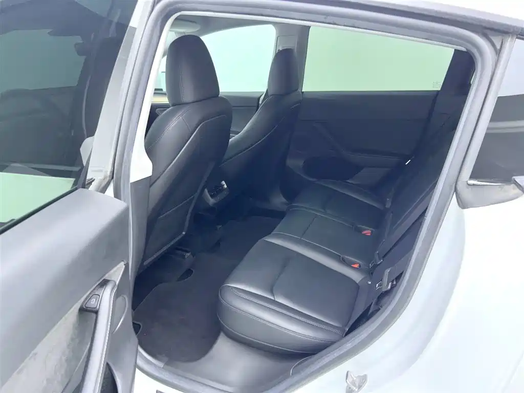 Tesla Model Y 2022 Rear-Wheel Drive 2023 - thumbnail 13