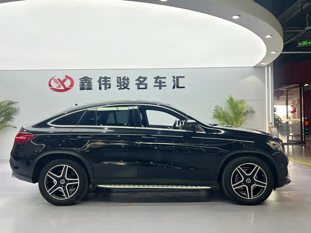 Mercedes-Benz Mercedes-Benz GLE Coupe 2017 GLE 320 4MATIC Coupé SUV 2018 - thumbnail 4