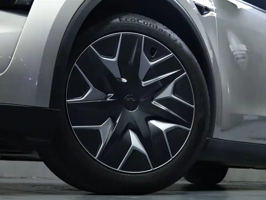 Tesla Model Y Long Range AWD 2025 2025 - thumbnail 3