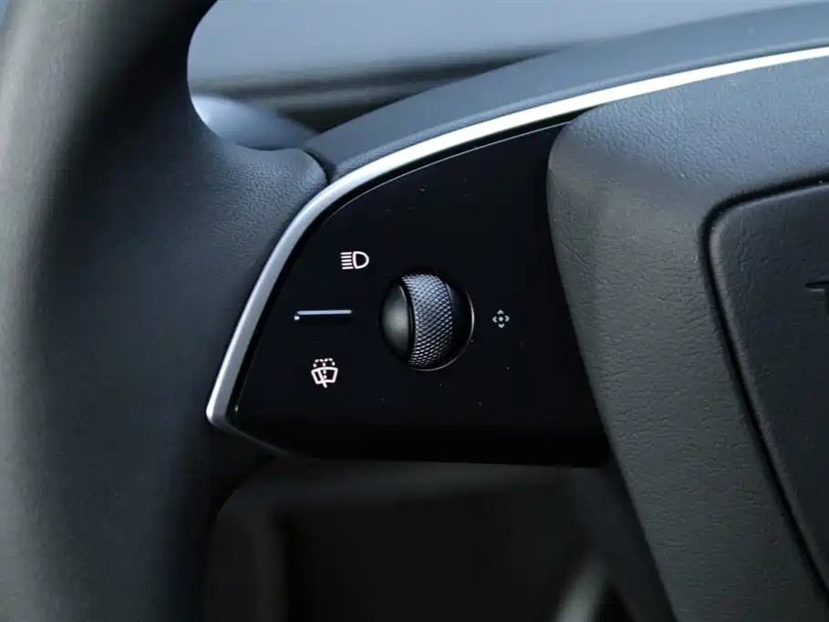 Tesla Model Y Long Range AWD 2025 2025 - thumbnail 9