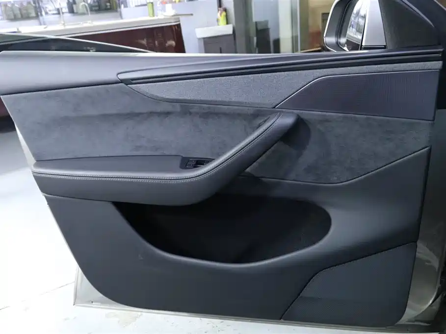 Tesla Model Y Long Range AWD 2025 2025 - thumbnail 10
