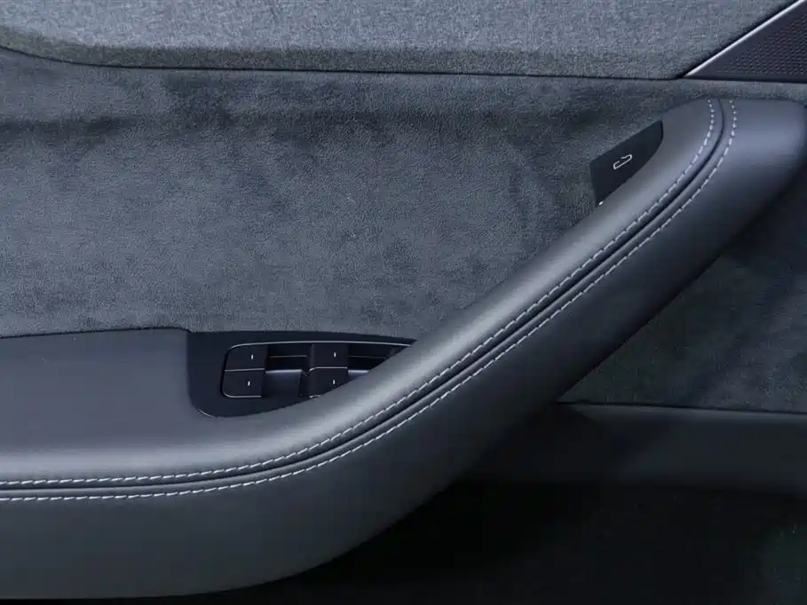 Tesla Model Y Long Range AWD 2025 2025 - thumbnail 11