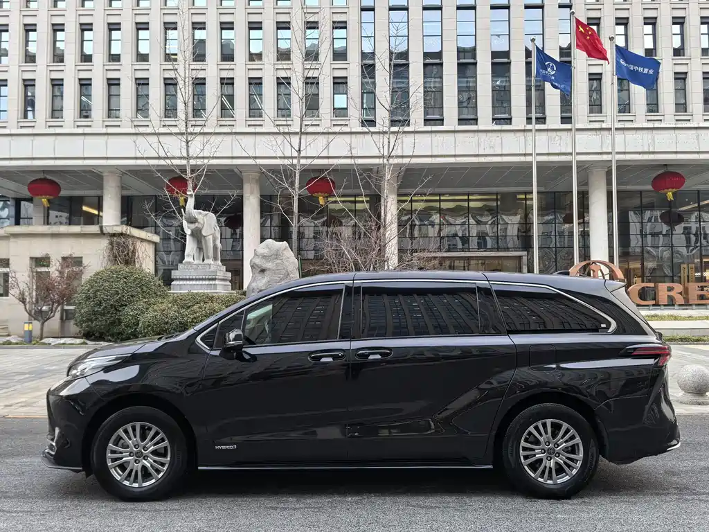 Toyota Toyota Sienna 2023 2.5L Hybrid Luxury Edition 2023 - thumbnail 3