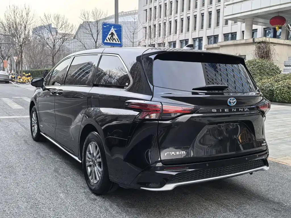 Toyota Toyota Sienna 2023 2.5L Hybrid Luxury Edition 2023 - thumbnail 4
