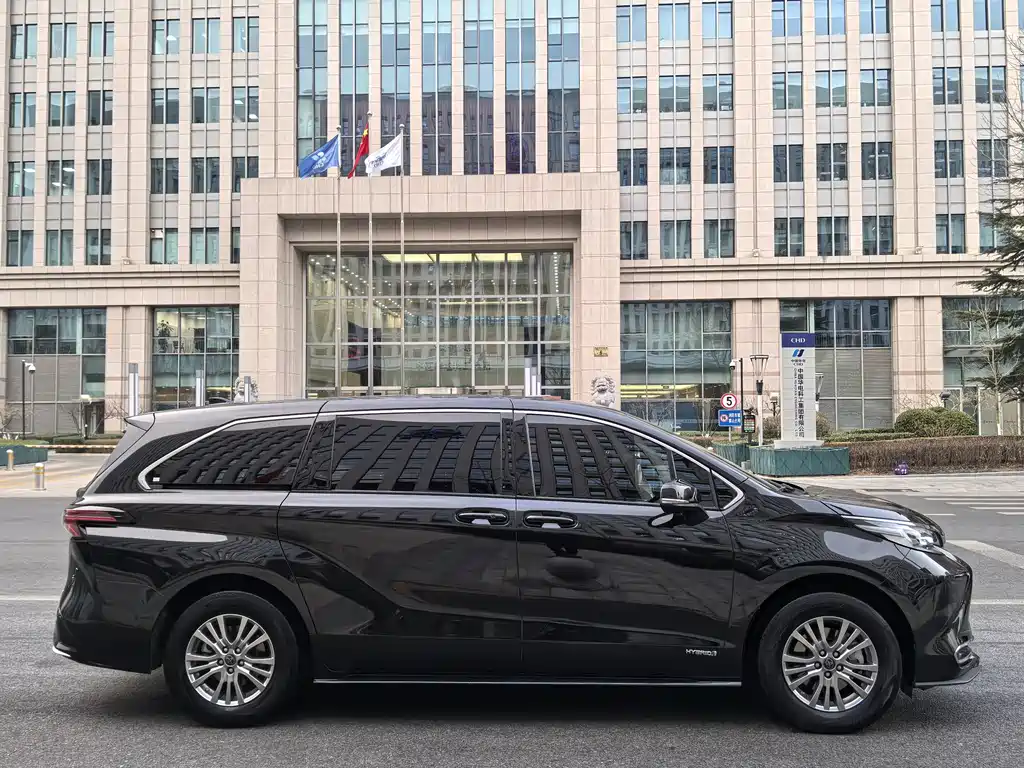 Toyota Toyota Sienna 2023 2.5L Hybrid Luxury Edition 2023 - thumbnail 7