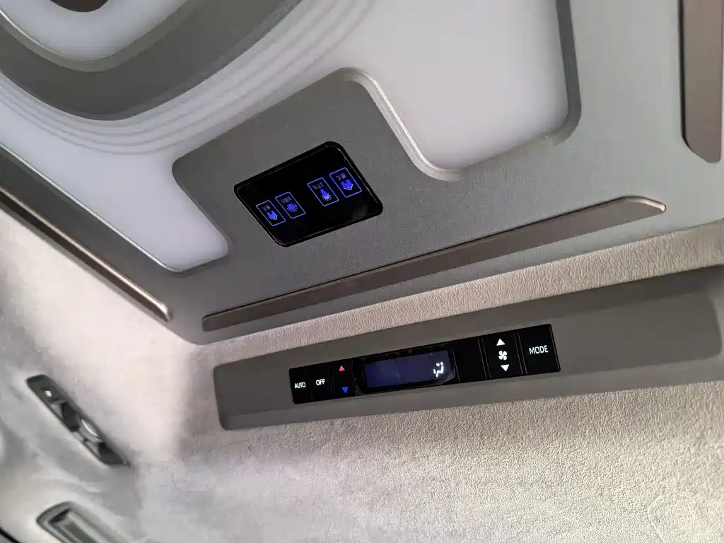 Toyota Toyota Sienna 2023 2.5L Hybrid Luxury Edition 2023 - thumbnail 10