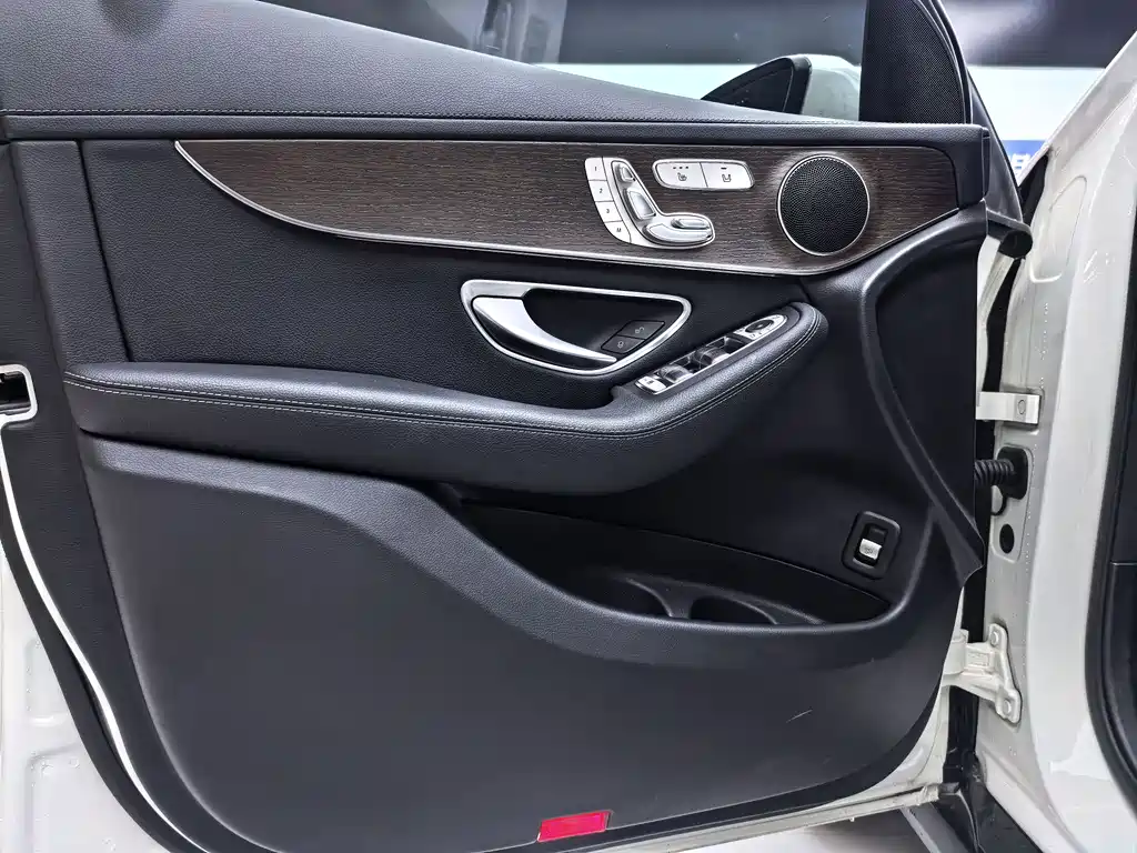 Mercedes-Benz Mercedes-Benz GLC 2022 Facelift II GLC 260 L 4MATIC Luxury 2022 - thumbnail 11