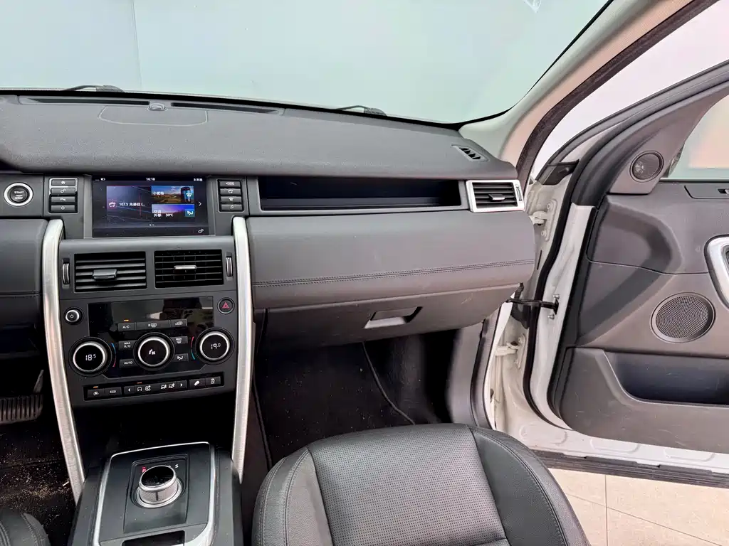 Land Rover Discovery Sport 2016 2.0T SE 2016 - thumbnail 19