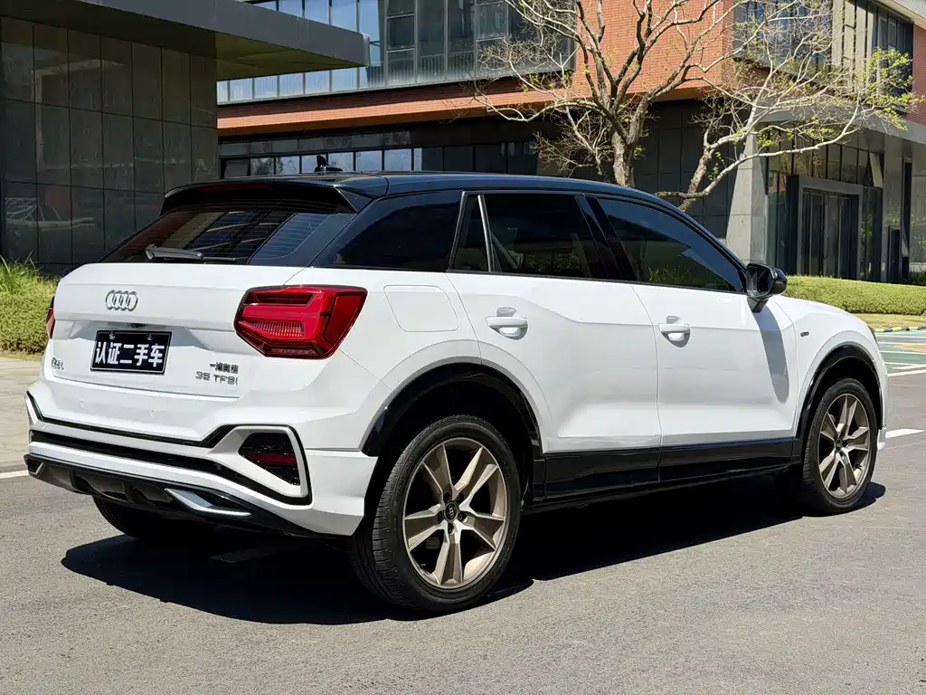 Audi Audi Q2L 2022 35 TFSI Luxury Dynamic Edition 2022 - thumbnail 2