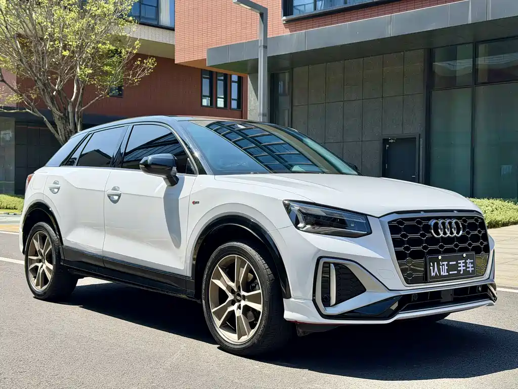 Audi Audi Q2L 2022 35 TFSI Luxury Dynamic Edition 2022 - thumbnail 4