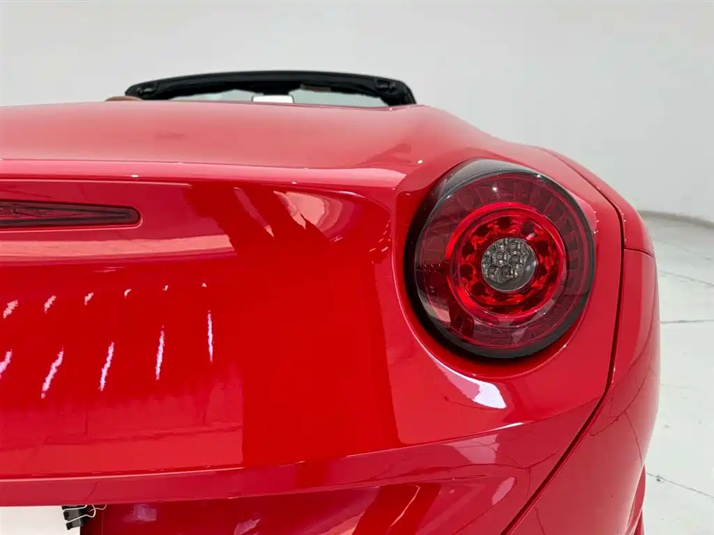 Ferrari Ferrari California T 2015 3.9T Standard 2015 - thumbnail 10