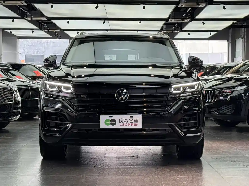 Volkswagen Touareg 2022 3.0TSI Rui Xiang Edition Black Sport Package 2023 - thumbnail 2