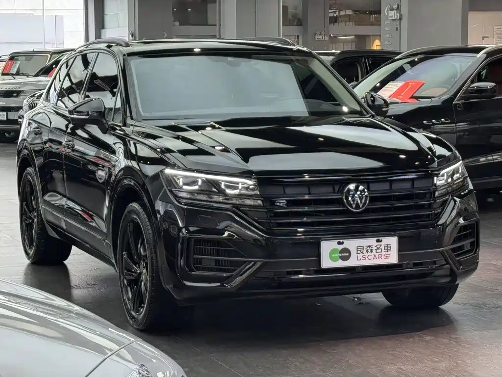 Volkswagen Touareg 2022 3.0TSI Rui Xiang Edition Black Sport Package 2023 - thumbnail 3