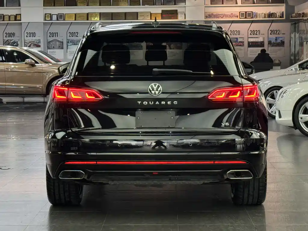 Volkswagen Touareg 2022 3.0TSI Rui Xiang Edition Black Sport Package 2023 - thumbnail 5