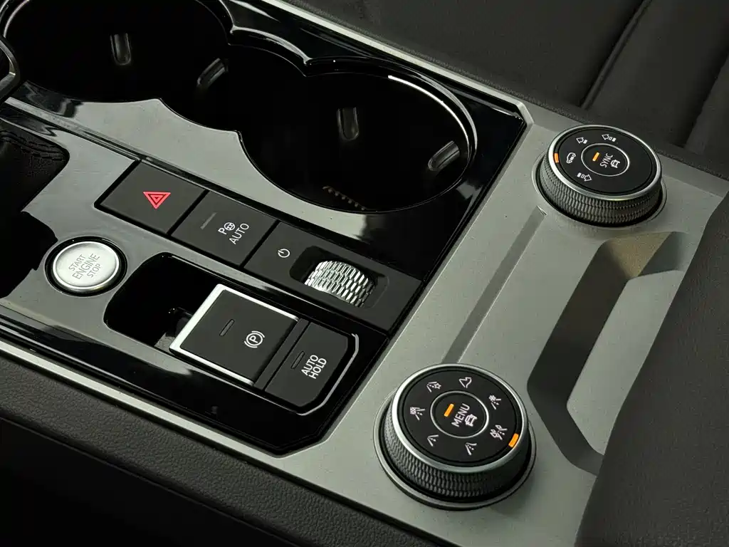 Volkswagen Touareg 2022 3.0TSI Rui Xiang Edition Black Sport Package 2023 - thumbnail 14