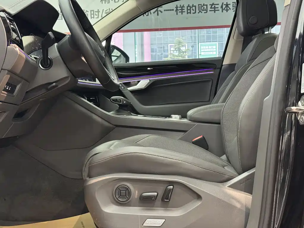 Volkswagen Touareg 2022 3.0TSI Rui Xiang Edition Black Sport Package 2023 - thumbnail 17