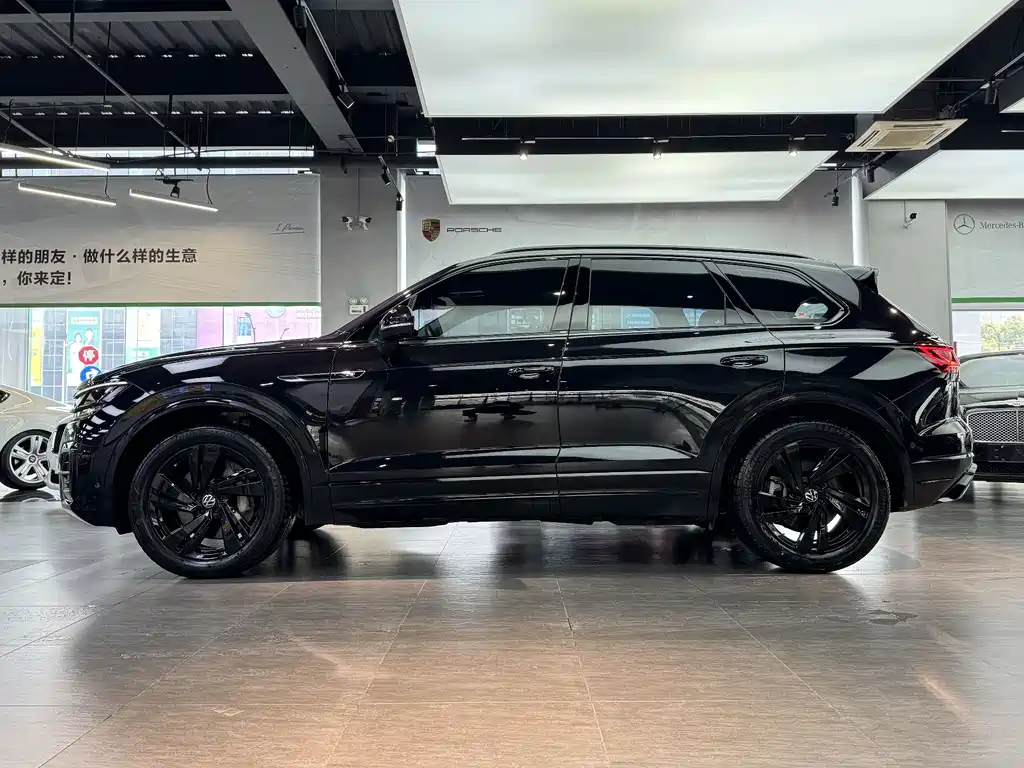 Volkswagen Touareg 2022 3.0TSI Rui Xiang Edition Black Sport Package 2023 - thumbnail 20