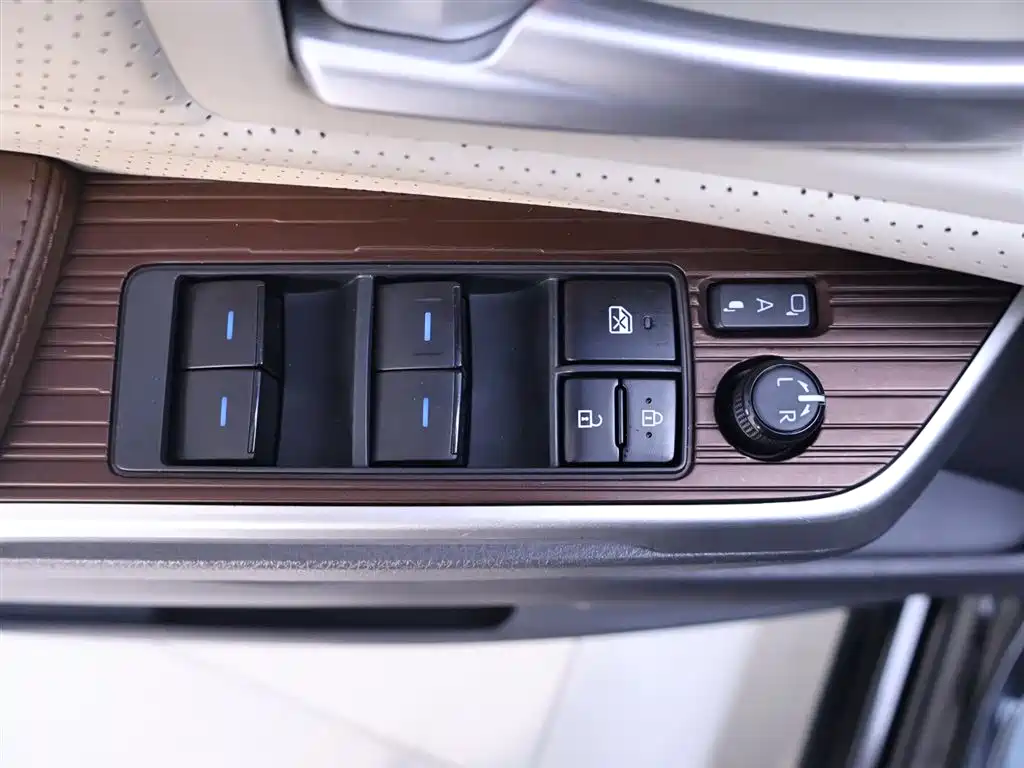 Toyota Toyota Granvia 2022 2.5L Hybrid Premium Edition 2023 - thumbnail 17