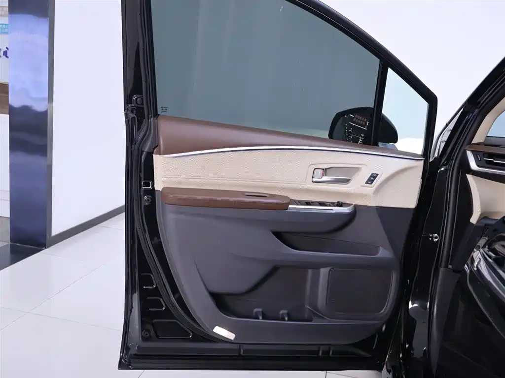 Toyota Toyota Granvia 2022 2.5L Hybrid Premium Edition 2023 - thumbnail 18