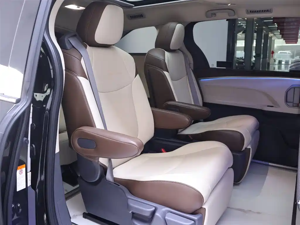 Toyota Toyota Granvia 2022 2.5L Hybrid Premium Edition 2023 - thumbnail 21