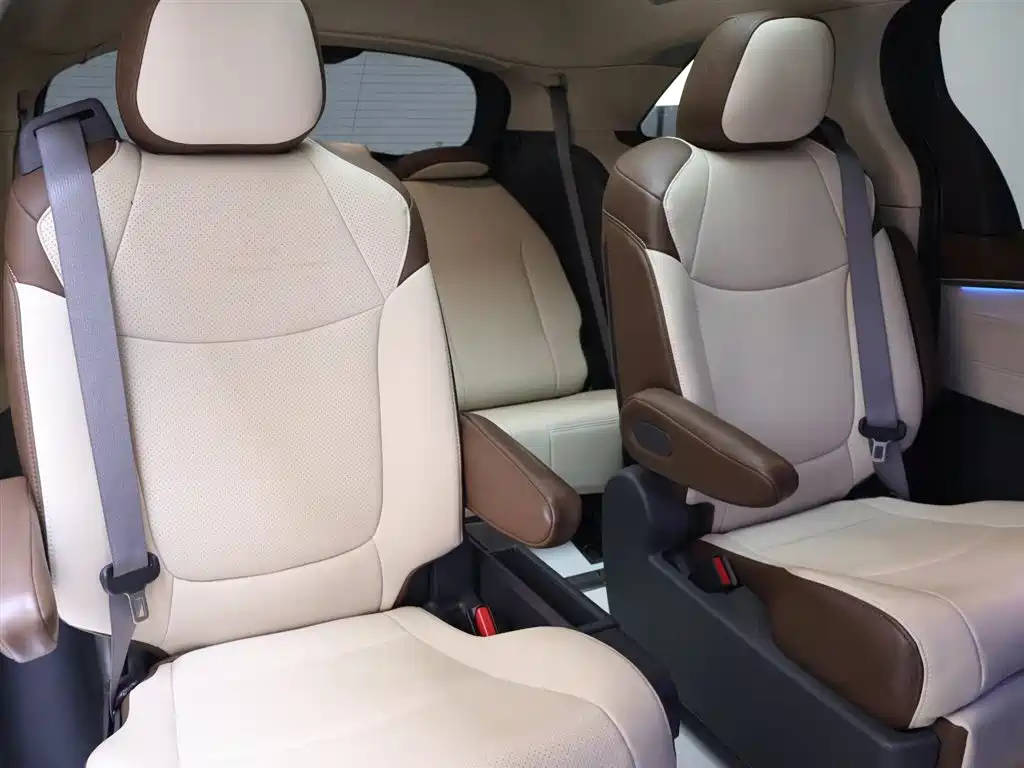 Toyota Toyota Granvia 2022 2.5L Hybrid Premium Edition 2023 - thumbnail 22