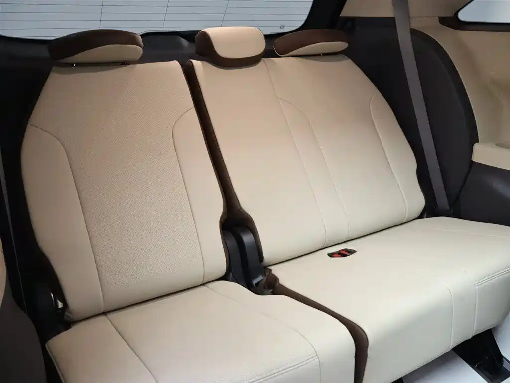 Toyota Toyota Granvia 2022 2.5L Hybrid Premium Edition 2023 - thumbnail 23