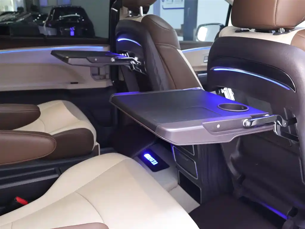 Toyota Toyota Granvia 2022 2.5L Hybrid Premium Edition 2023 - thumbnail 24