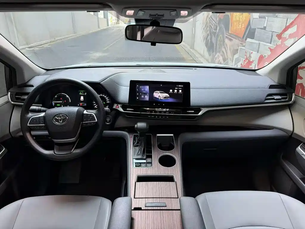 Toyota Toyota Granvia 2024 2.5L Hybrid Comfort Edition 2025 - thumbnail 5