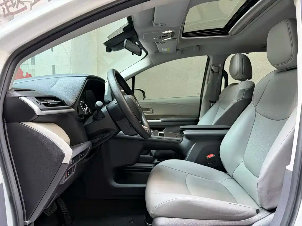 Toyota Toyota Granvia 2024 2.5L Hybrid Comfort Edition 2025 - thumbnail 6