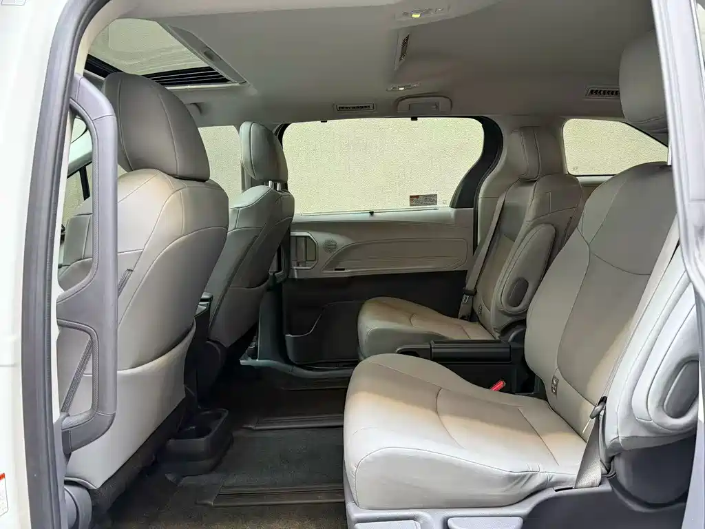 Toyota Toyota Granvia 2024 2.5L Hybrid Comfort Edition 2025 - thumbnail 8
