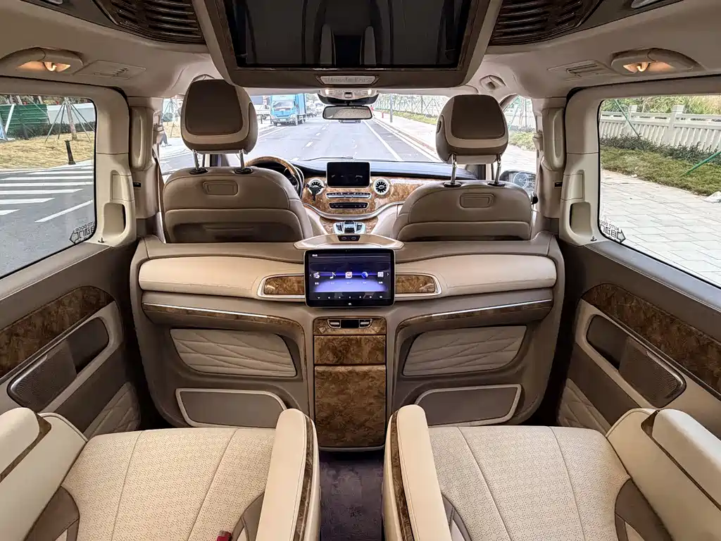 Mercedes-Benz Mercedes-Benz V-Class 2018 V 260 L Exclusive Long Wheelbase Edition Euro V 2021 - thumbnail 17